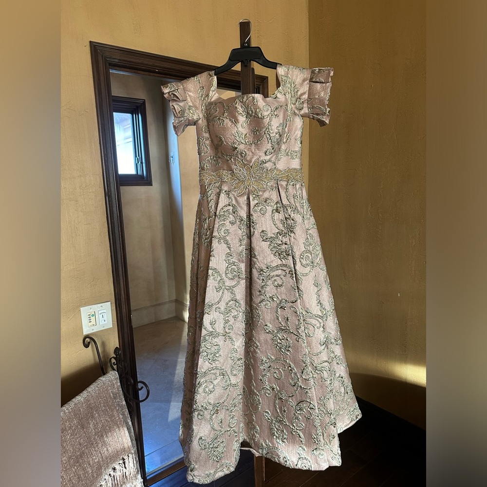 FORMAL EVENING GOWN